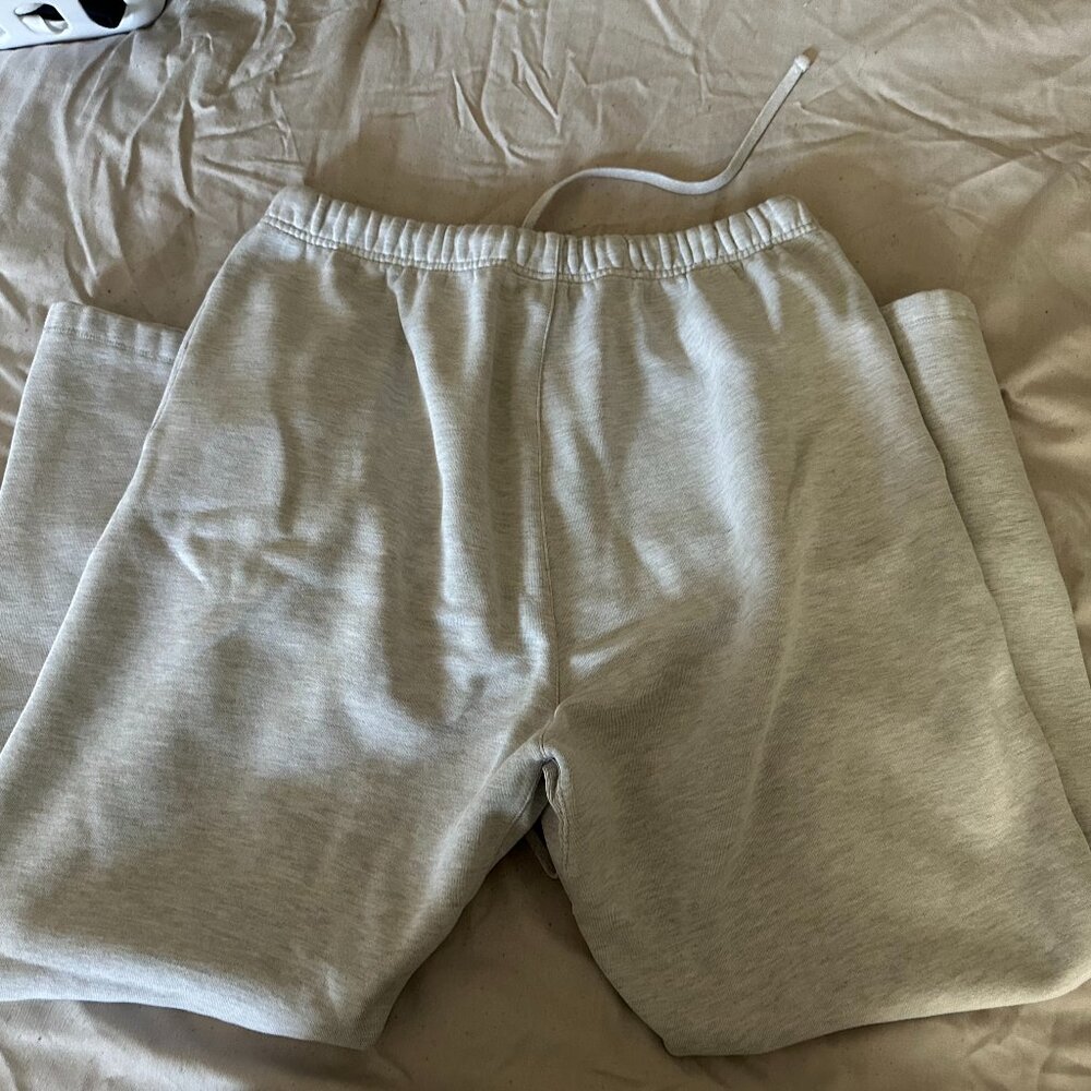 Essentials Sweatpants L - Picture 4 of 4